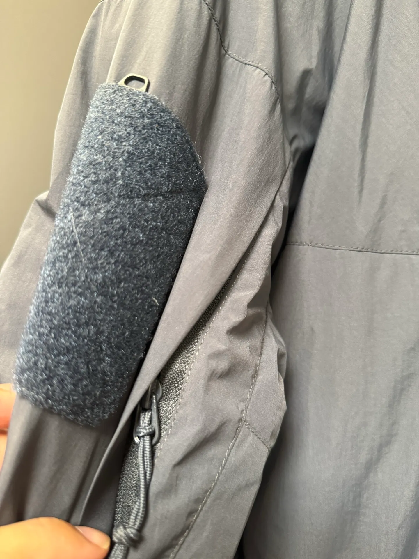 【Premium 】 Arc·teryx 26fw ! N WINDSTOPPER 2L ， Coreloft 100 ， 。 Cold Series ， ， ， ！ ， 。 windstopper ,n Gossamera Fusion WS。 ， ： 1： WINDSTOPPER ， ， ， ， 。 Coreloft ， 。 。 2： 。 3： ， ， 。 4： ， ， 。 ， ， ： / Gray/ Size：s/m/l/xl/xxl